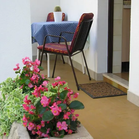 Little Fish Stoja Apartment *