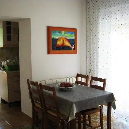 Little Fish Stoja Apartment